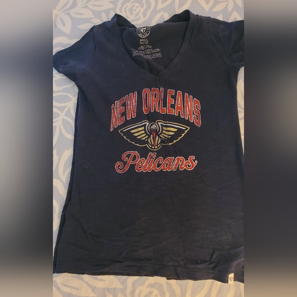 New Orleans Pelicans tshirt. Like new. SMALL.